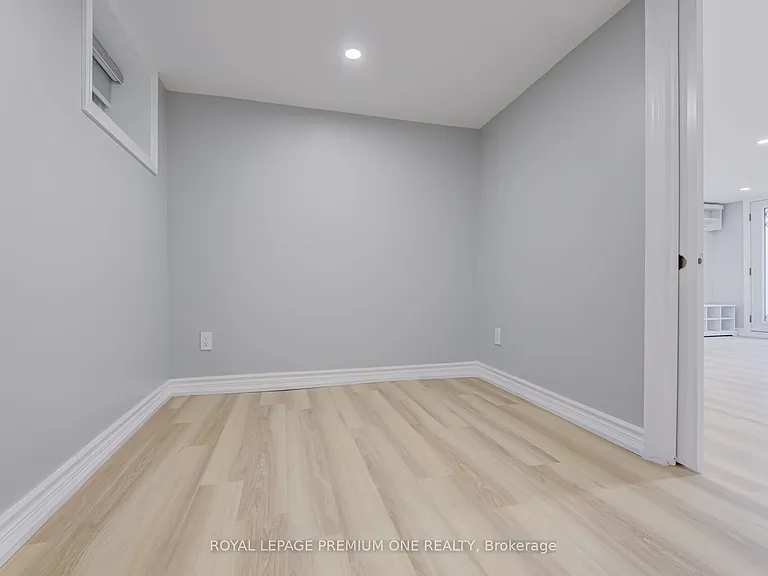 79 25th St #4 — Photo 12