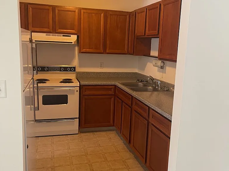 Delwan Apartments — Photo 29