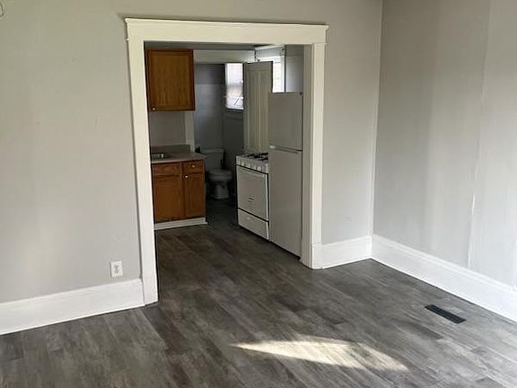 2nd image of 905 Portland Ave