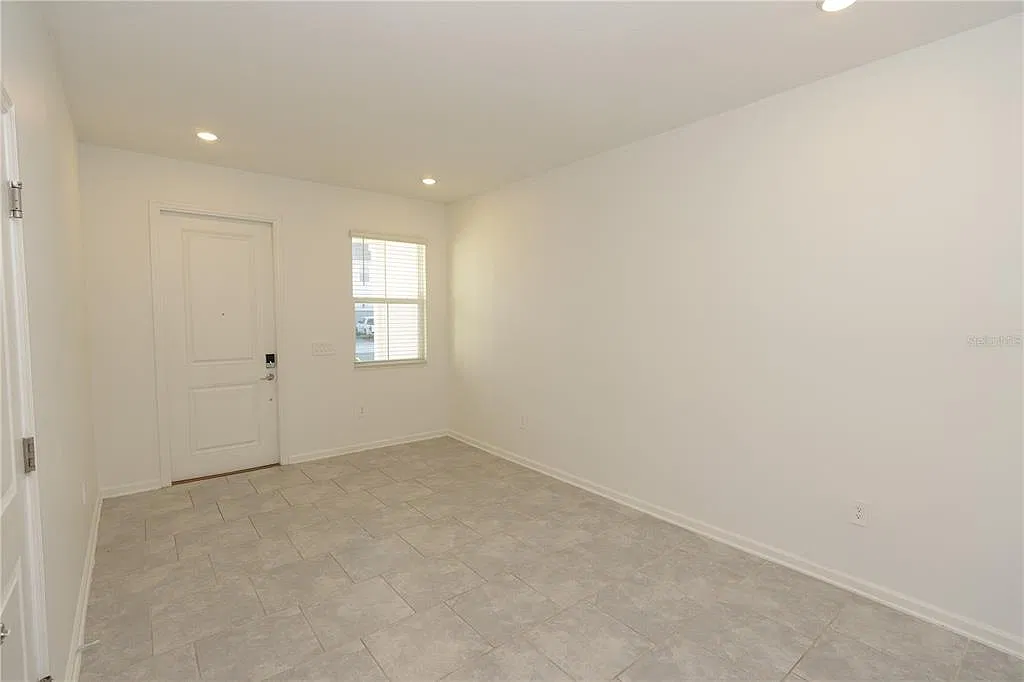 3 bed, 2.5 bath, 1843 sqft, $2,300 — Photo 2