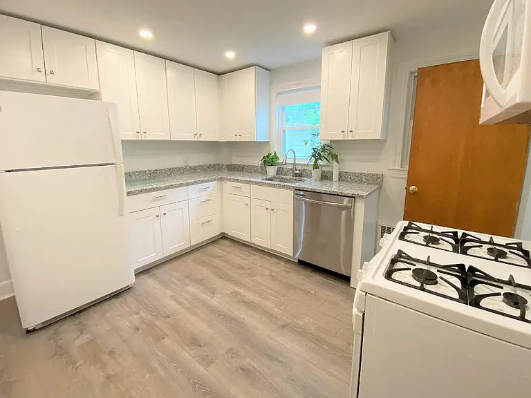 13 Grove St #2 — Photo 2