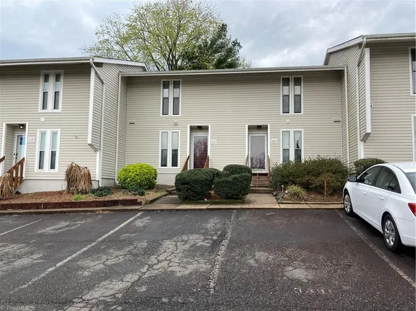 3685 Heathrow Dr, Winston Salem, NC 27127