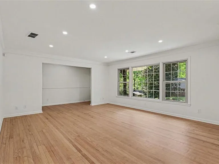 3582 Cloudland Dr — Photo 24
