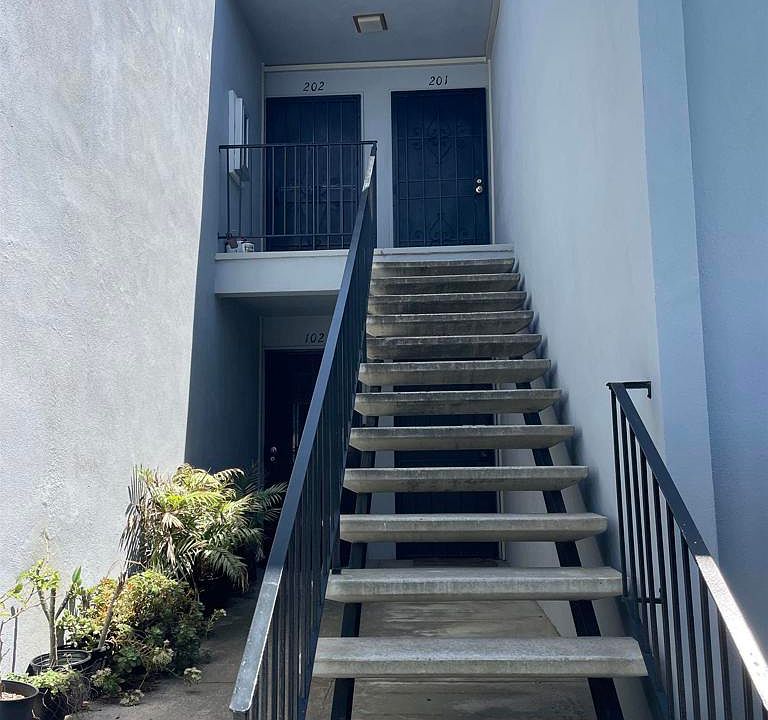 1st image of 4750 Noyes St APT 202