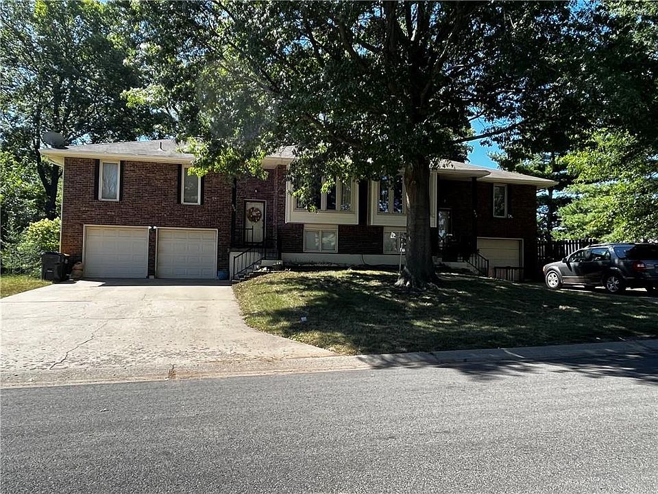 1st image of 600 SW Parkwood Dr