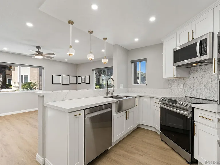 7405 Charmant Dr #2423 — Photo 8