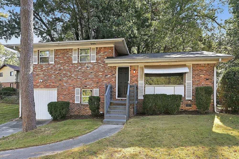 3 bed, 2.0 bath, 1913 sqft, $1,890 — Photo 1
