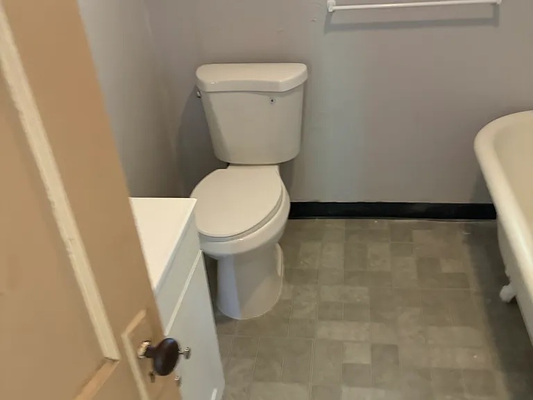 110 N Saint John Ave — Photo 2