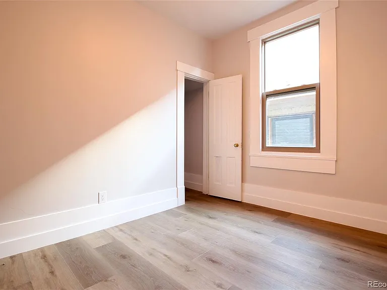 1544 N Downing St — Photo 37