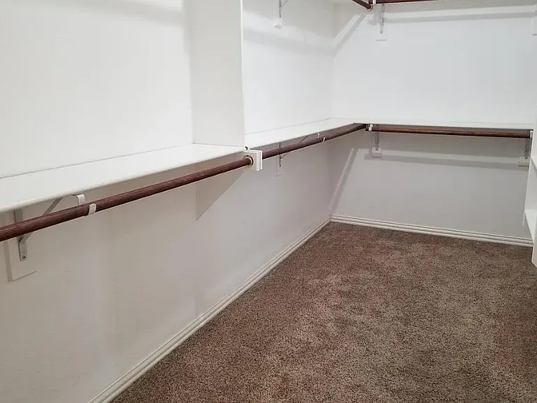 806 Cascades Dr — Photo 31