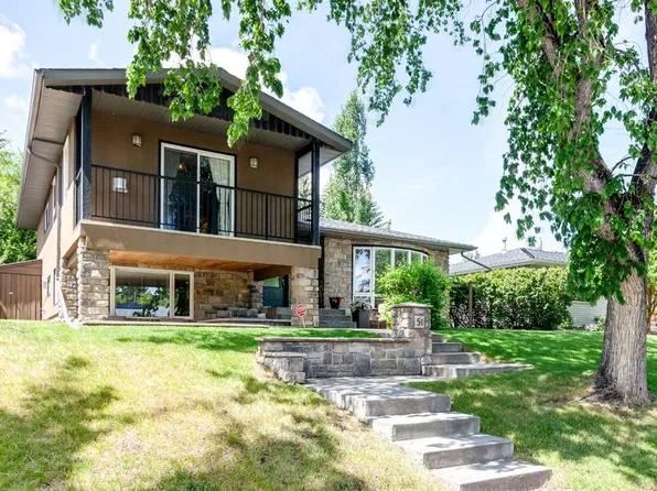 51 E Wimbledon Dr SW, Calgary, AB T3C 3J5