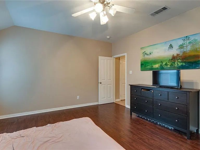 708 Creekside Dr — Photo 12