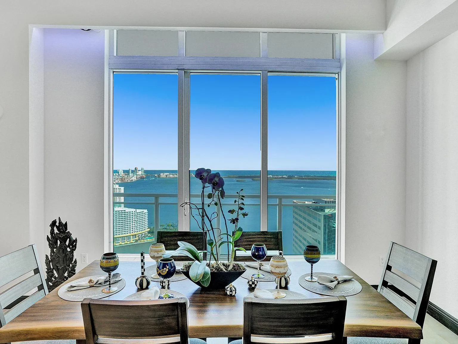2 bed, 2.5 bath, 1436 sqft, $7,600 — Photo 3