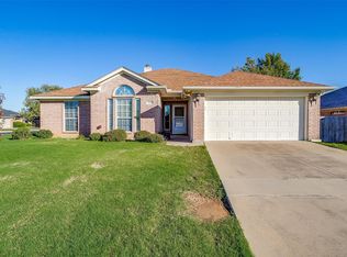 1040 Winepress Rd, Burleson, TX 76028