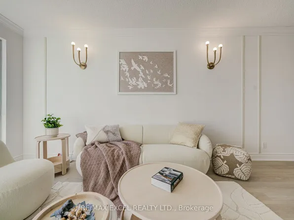 8 Lee Centre Dr #1706, Toronto, ON M1H 3H8