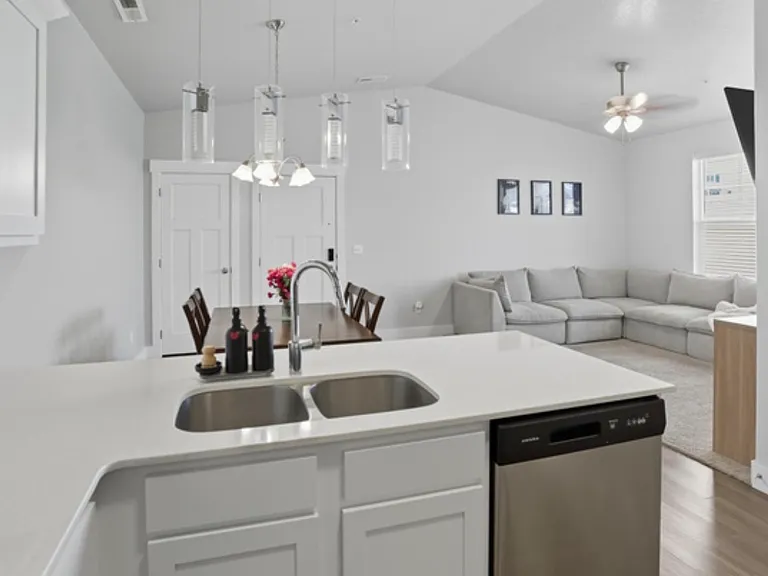 1816 W Eaglewood Dr #301 — Photo 6