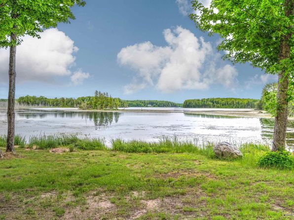 1397 N Chip Lake Rd, Germfask, MI 49836