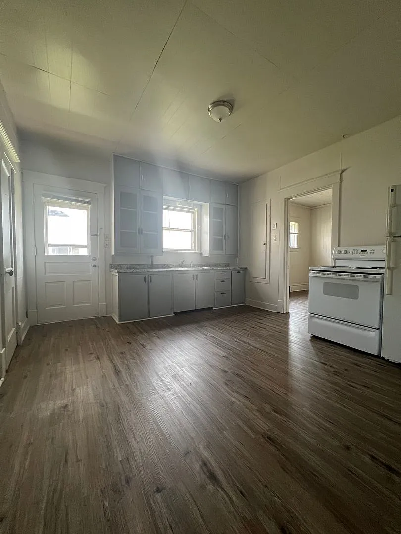 631 S 5th Ave — Photo 4