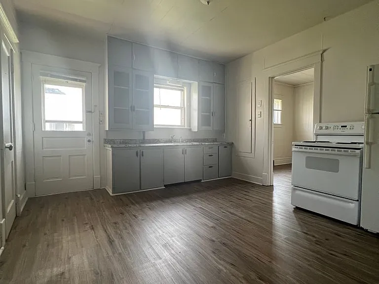 631 S 5th Ave — Photo 4