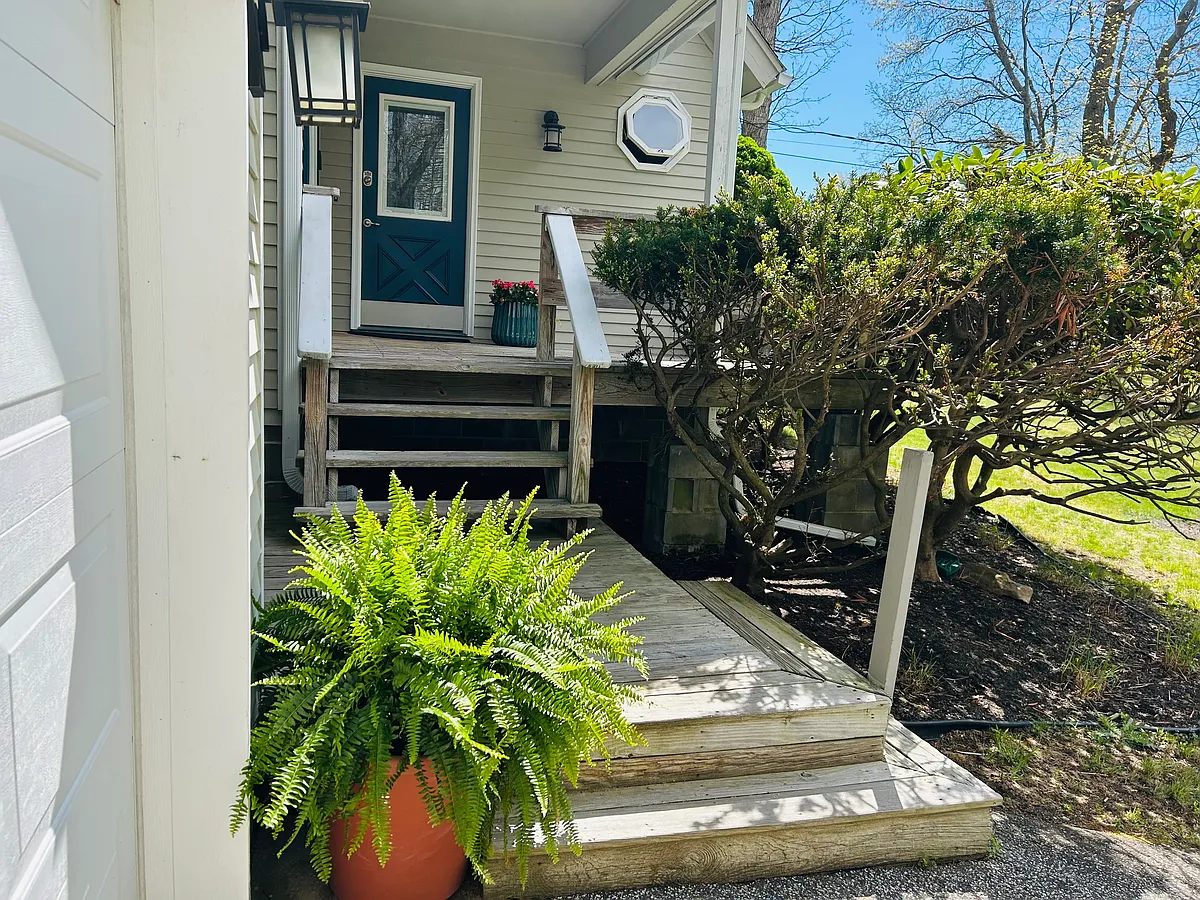Building Photo - 465 Tarpon Dr