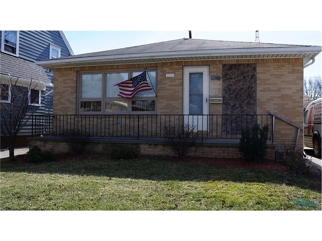 2223 W Sylvania Ave photo 1