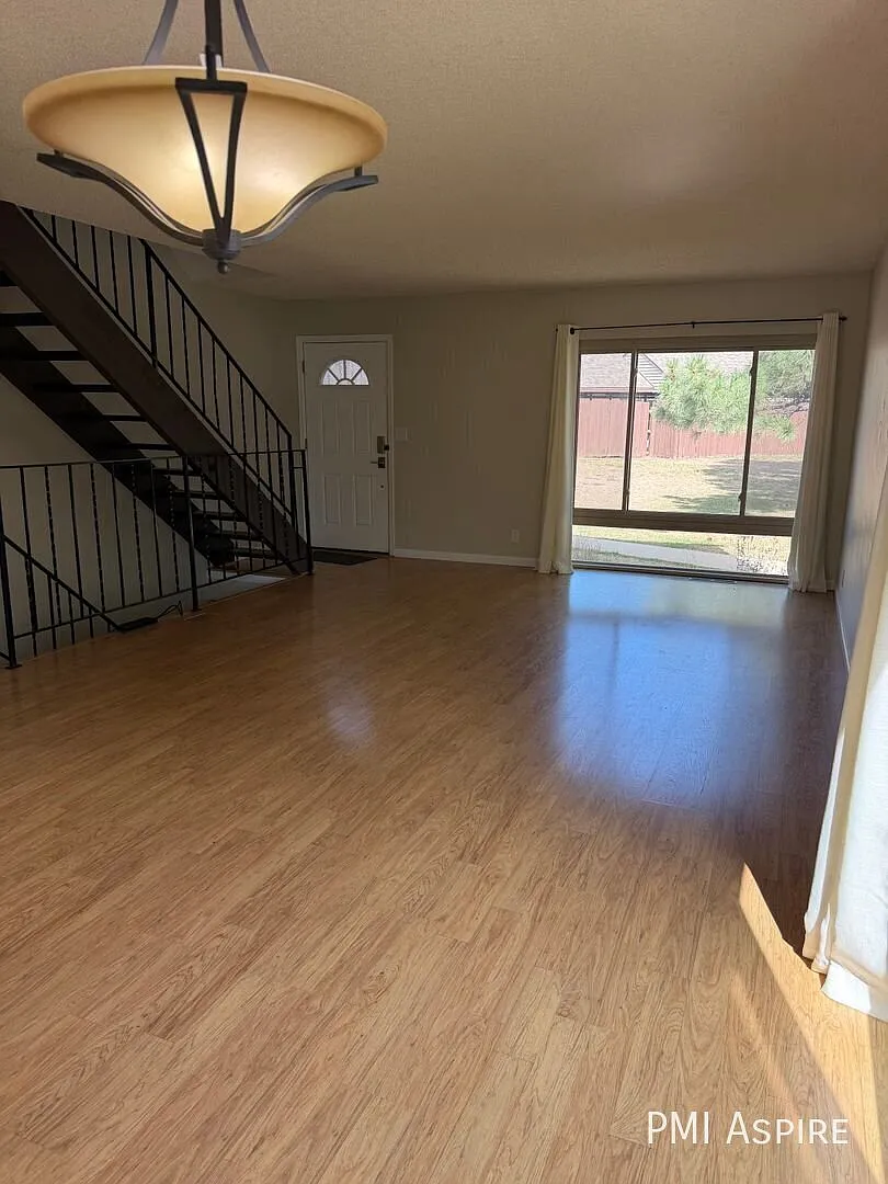 3 bed, 2.5 bath, 1296 sqft, $2,399 — Photo 1