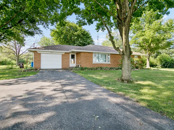 2694 W 3000s Rd, Kankakee, IL 60901