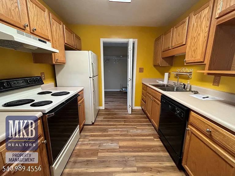 1712 Wayne St NE — Photo 6