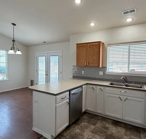 2421 S Arthur Ct — Photo 8