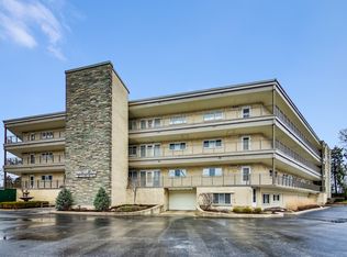 1 N Dee Rd APT 1B, Park Ridge, IL 60068