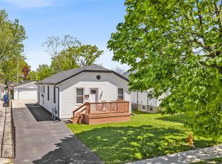 1588 Buckingham Dr, Windsor, ON N8T 2A4