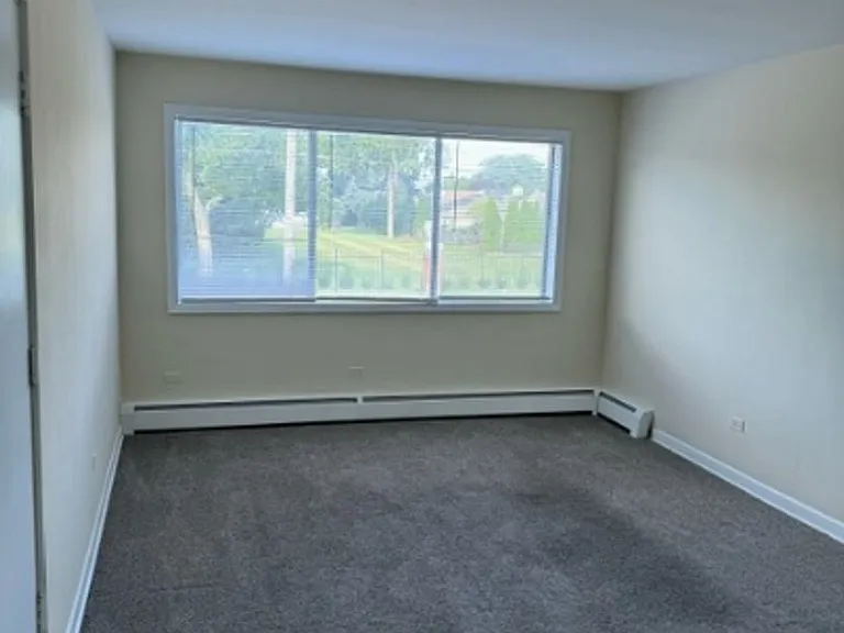 2439 Des Plaines Avenue — Photo 3