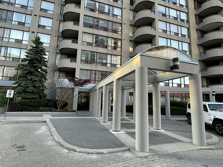 5785 Yonge St #207 — Photo 2
