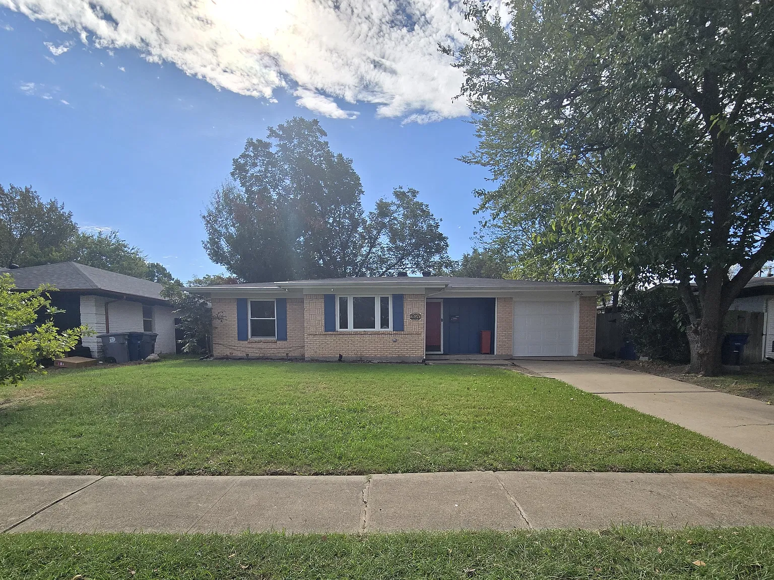 3 bed, 1288 sqft, $1,900 — Photo 1