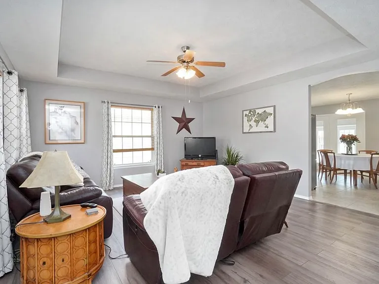 2540 W Delmar St — Photo 8