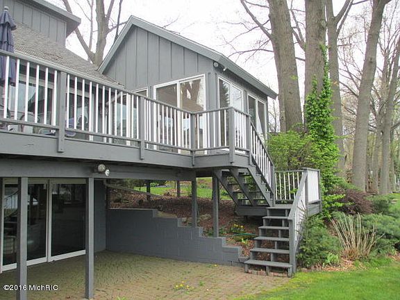 3rd image of 2600 Lake Shore Dr