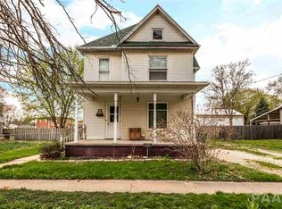 38 N Gold St, Farmington, IL 61531