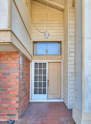 4th image of 17042 Glenfold Dr