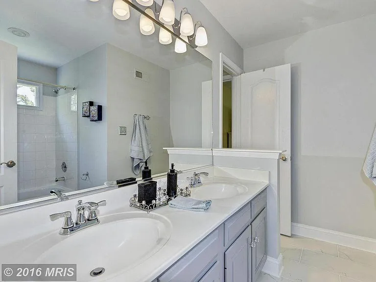 17533 Applewood Ln — Photo 24