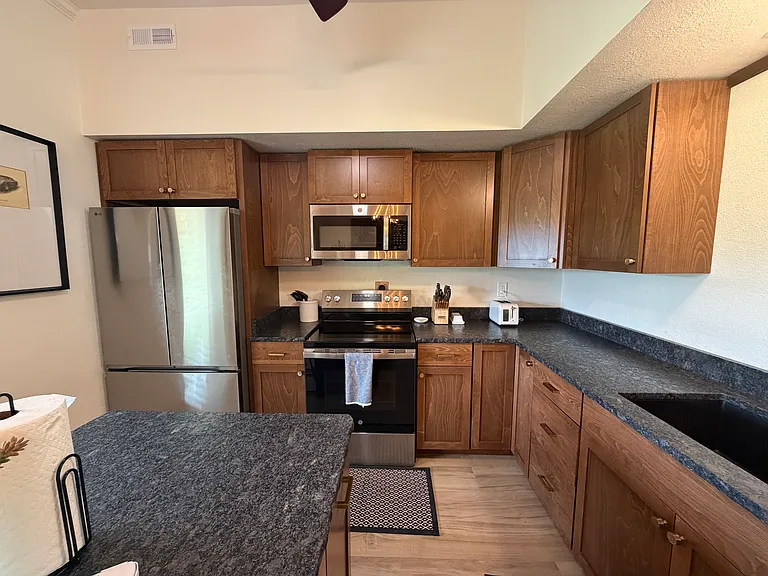 2560 Coffeen Ave — Photo 34