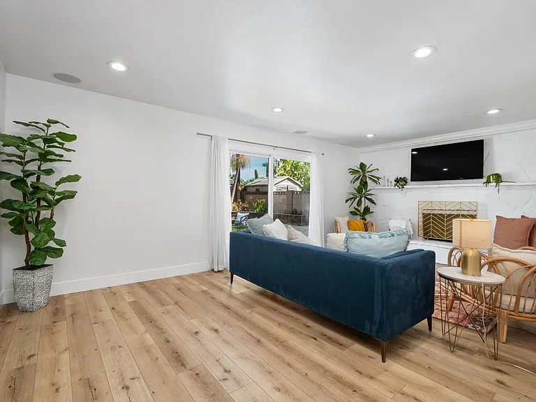 16002 Warren Ln — Photo 13
