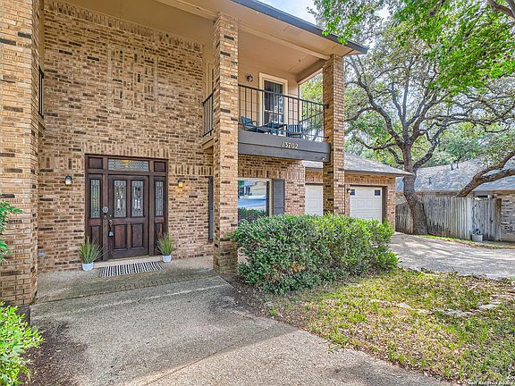 4th image of 13702 Yellow Oak Circle