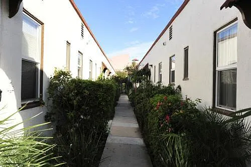 Building Photo - 832-834 N Martel Ave #D
