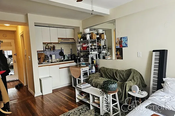 Rented by City Connections Realty | media 7