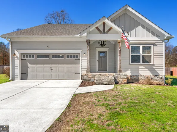 529 N Point Cir, Hartwell, GA 30643