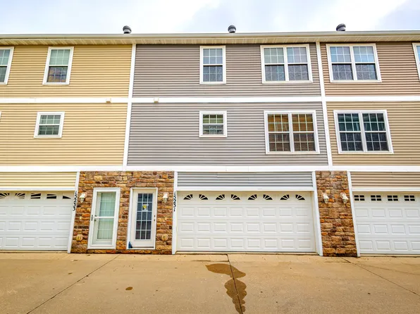 15231 Greenbelt Dr, Urbandale, IA 50323