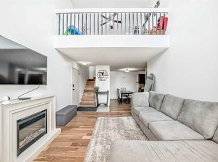 6400 E Coach Hill Rd SW #633, Calgary, AB T3H 1B8