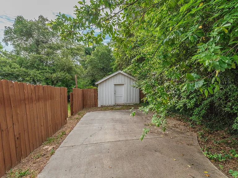 2056 McDowell St — Photo 22
