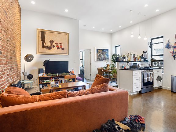 3rd image of 880 Wyckoff Ave #3A