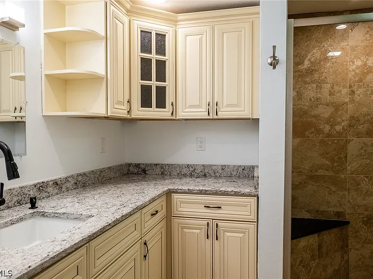 14562 Riverside Dr — Photo 16
